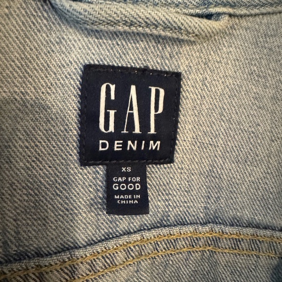 Like-New Gap Light Blue Oversized Distressed Denim Jacket 100% Cotton Size XS - Picture 2 of 6